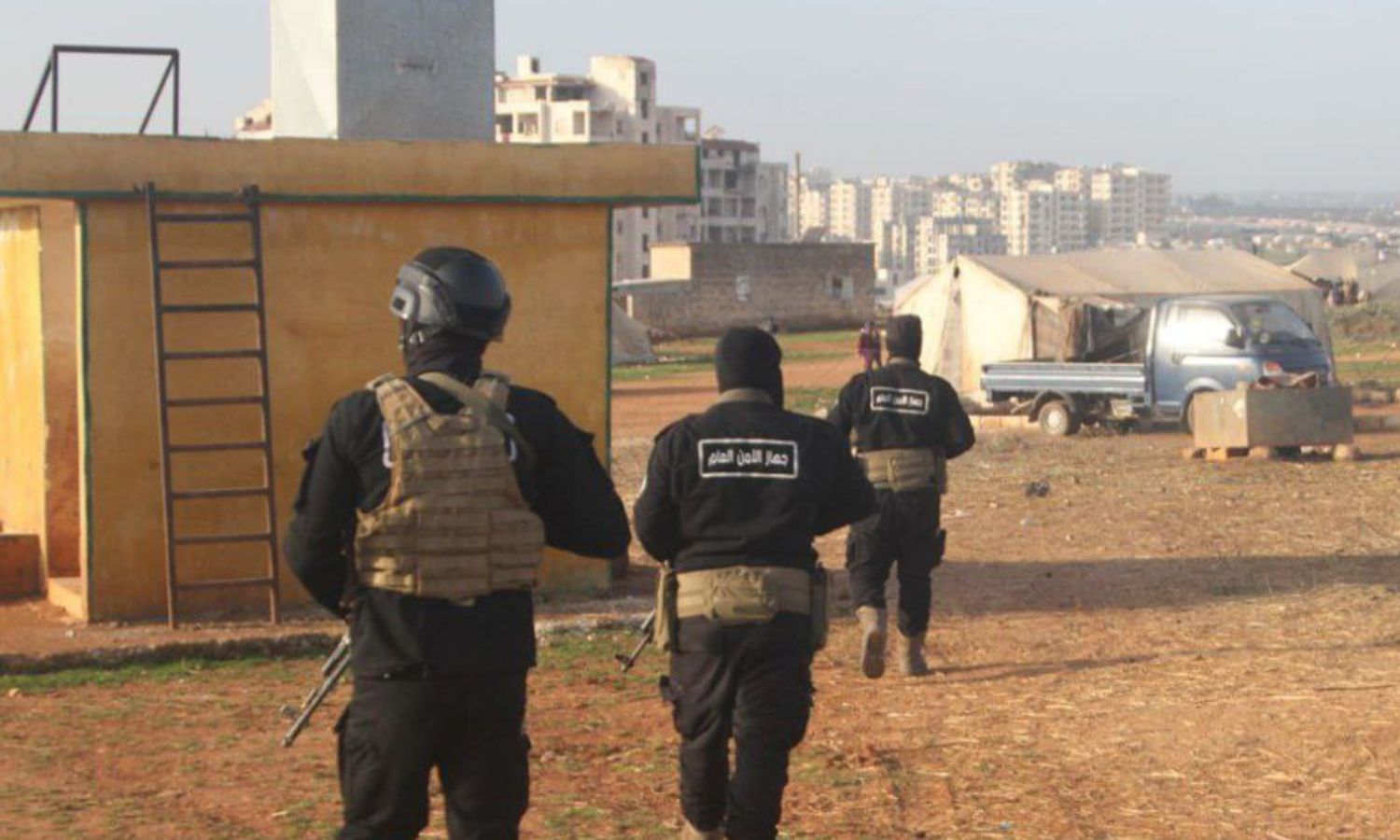 عناصر في "الأمن العام" خلال حملة أمنية في محيط مدينة إدلب- 5 من آذار 2023 (الأمن العام)