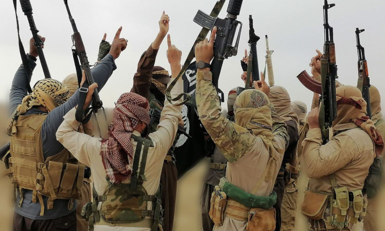 مقاتلو تنظيم "الدولة الإسلامية" في العراق يبايعون الزعيم الجديد "أبو الحسين القرشي" (قبل مقتله)- تشرين الثاني 2022 (معرف التنظيم تلجرام)