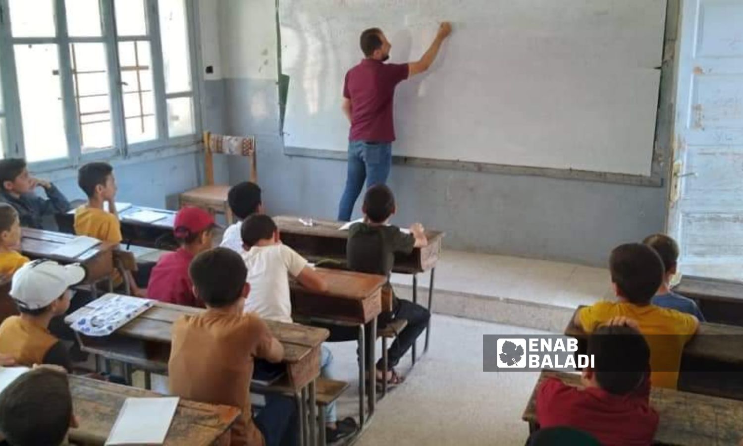 تعليم الطلاب في العطلة الصيفية في مدرسة بمدينة سرمين شرقي إدلب شمالي سوريا - 22 من تموز 2023 (عنب بلدي/ شمس الدين مطعون)