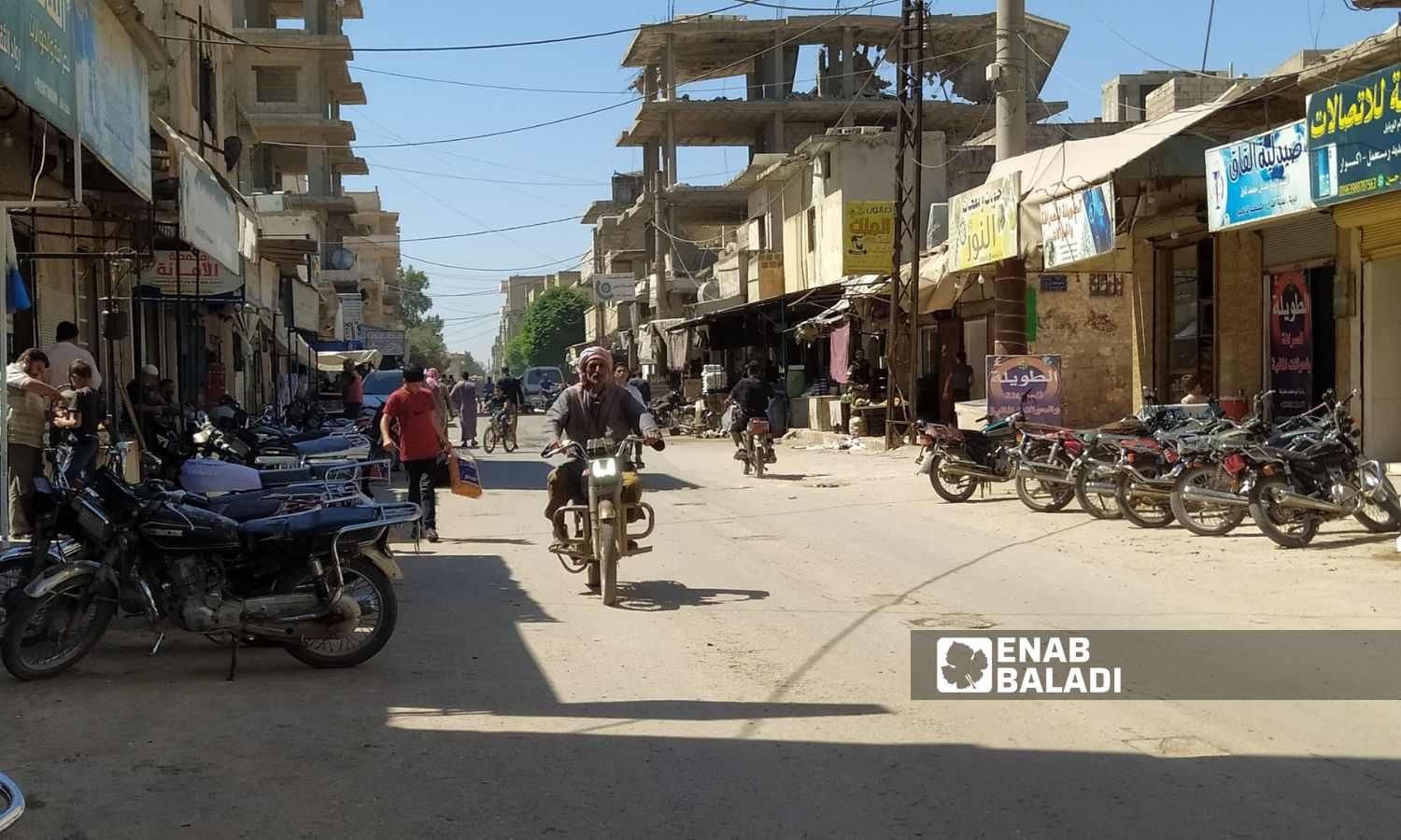 محال تجارية في مدينة سرمين بريف إدلب الشرقي - 18 من تموز 2023 (عنب بلدي/ شمس الدين مطعون)