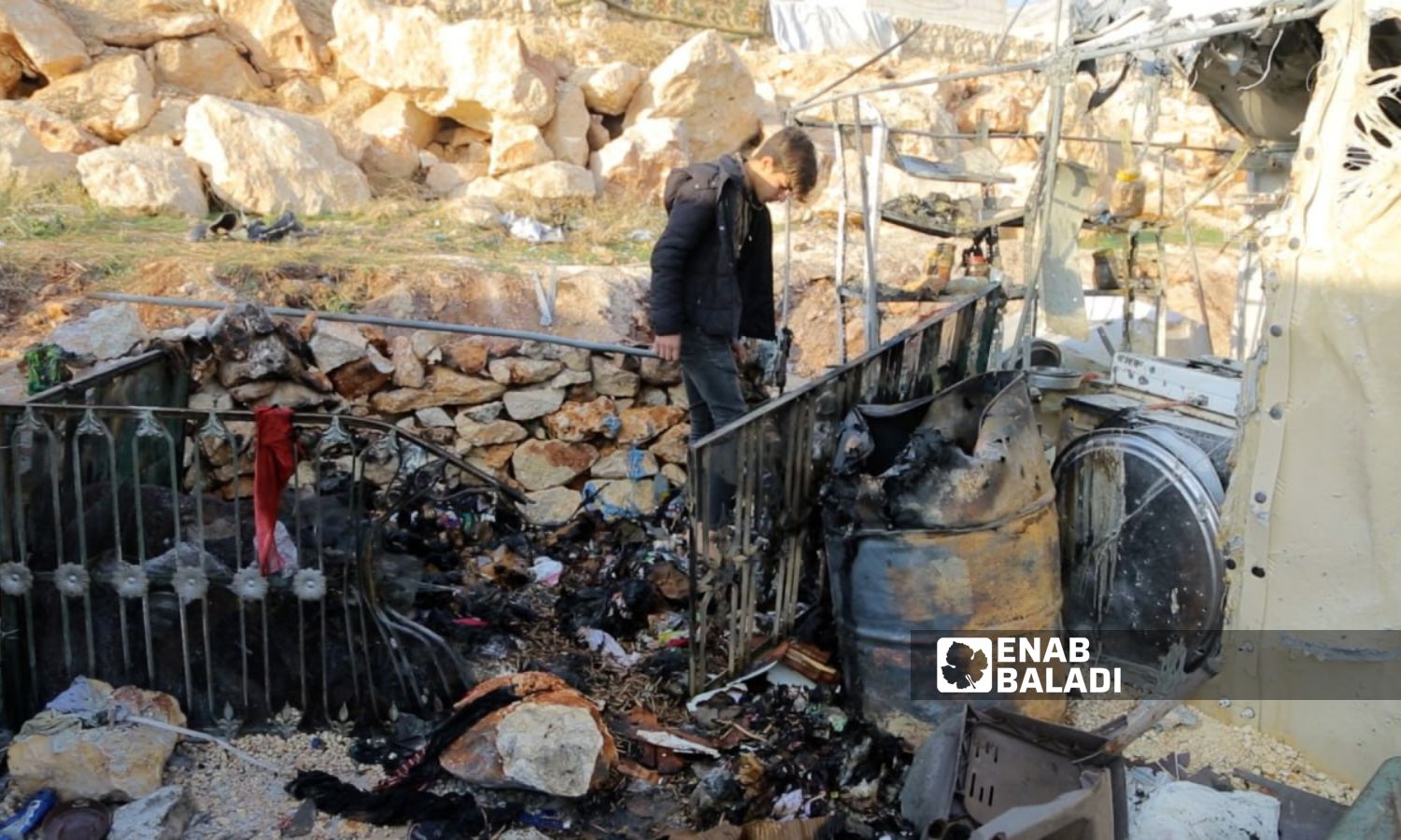مخيم "مرام" في كفر جالس بريف إدلب تعرض لاستهداف من النظام وروسيا بالقنابل العنقودية- 6 من تشرين الثاني 2022 (عنب بلدي/ محمد نعسان دبل)