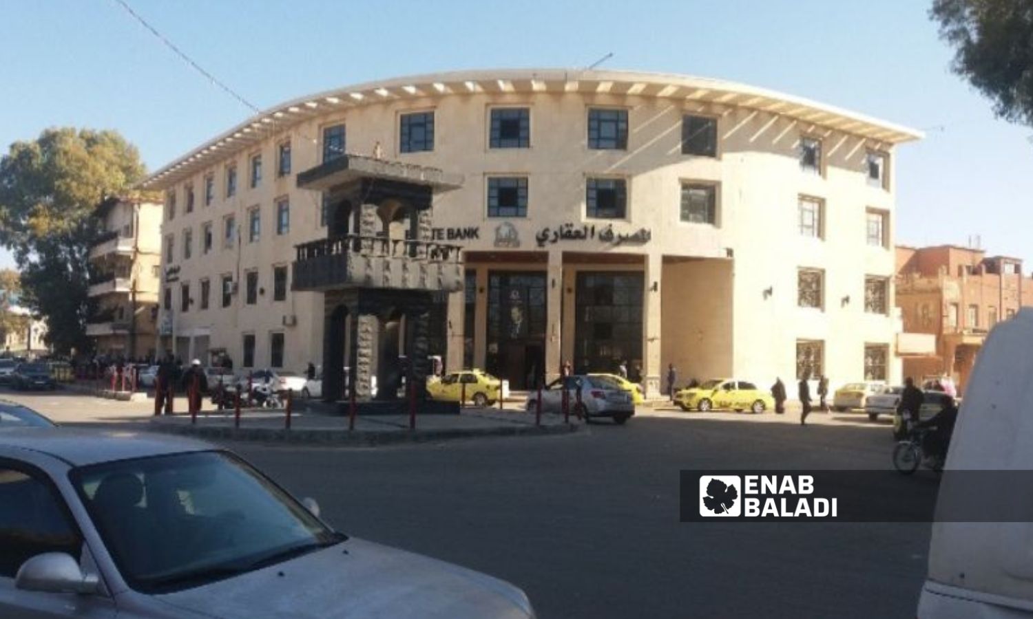 البنك العقاري في مدينة درعا- 1 من نيسان 2023 (عنب بلدي/سارة الأحمد)