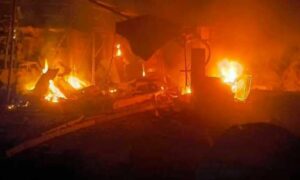 النيران مشتعلة في مزرعة بريف السويداء تعرضت لقصف يرجح أنه أردني- 31 من آب 2023 (السويداء- 24)