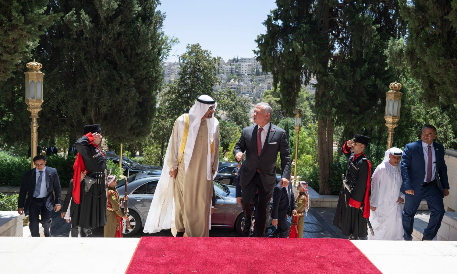 الملك الأردني عبد الله الثاني يستقبل رئيس الإمارات محمد بن زايد في عمان- 2 من تموز (وام)