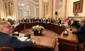 وزير الخارجية اللبناني يشارك في اجتماع 