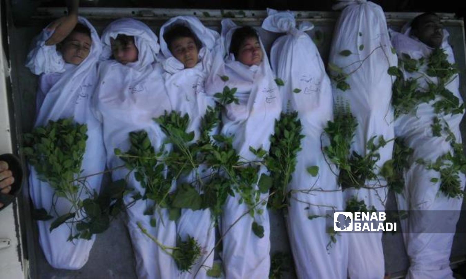 ضحايا في داريا بعد مجزرة ارتكبتها قوات النظام السوري - 25 من آب 2012 (عنب بلدي)

