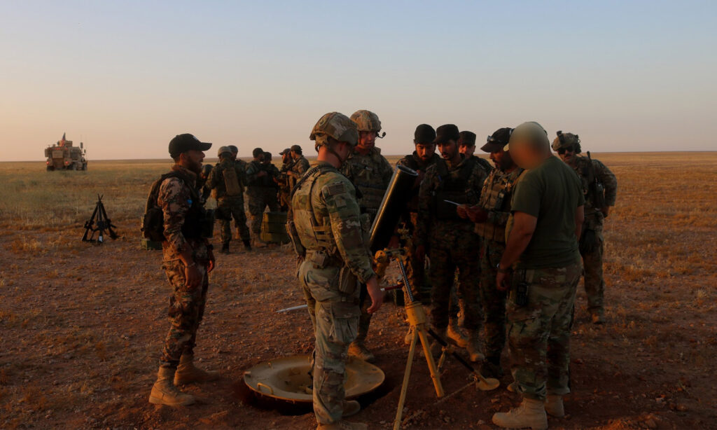 من تدريبات عسكرية تكتيكية أجرتها القوات الأمريكية مع "جيش سوريا الحرة" في قاعدة التنف شرقي سوريا- 6 من حزيران 2023 (جيش سوريا الحرة/ فيس بوك)