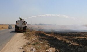 عملية اخماد الحرائق في الاراضي الحراجية بشمال غربي سوريا من قبل 