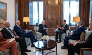 رئيس النظام السوري بشار الأسد يلتقي منسق الأمم المتحدة للمساعدات مارتن غريفيث في دمشق- 22 آذار 2023 (سانا)