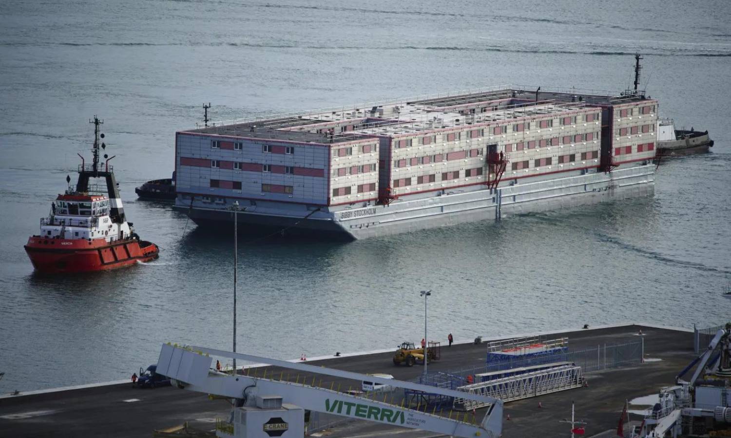 سفينة بيبي ستوكهولم في بريطانيا تتسع لـ500 شخص 18 تموز 2023 (AP)
