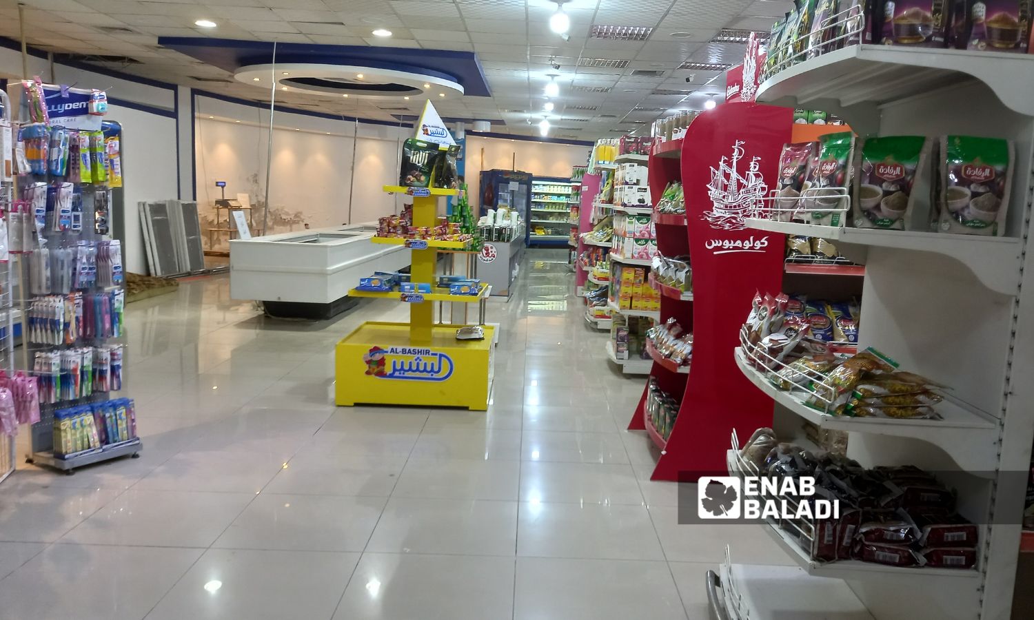 محل لبيع المواد الغذائية في مركز تسوق في حي الكاشف بدرعا- 21 من آب 2023 (عنب بلدي/ سارة الأحمد)