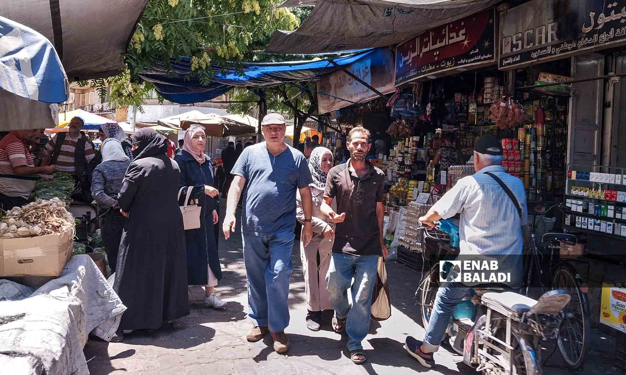 بسطة لبيع الخضراوات في القيمرية بدمشق- 26 من تموز 2023 (عنب بلدي/ سارة الأحمد)