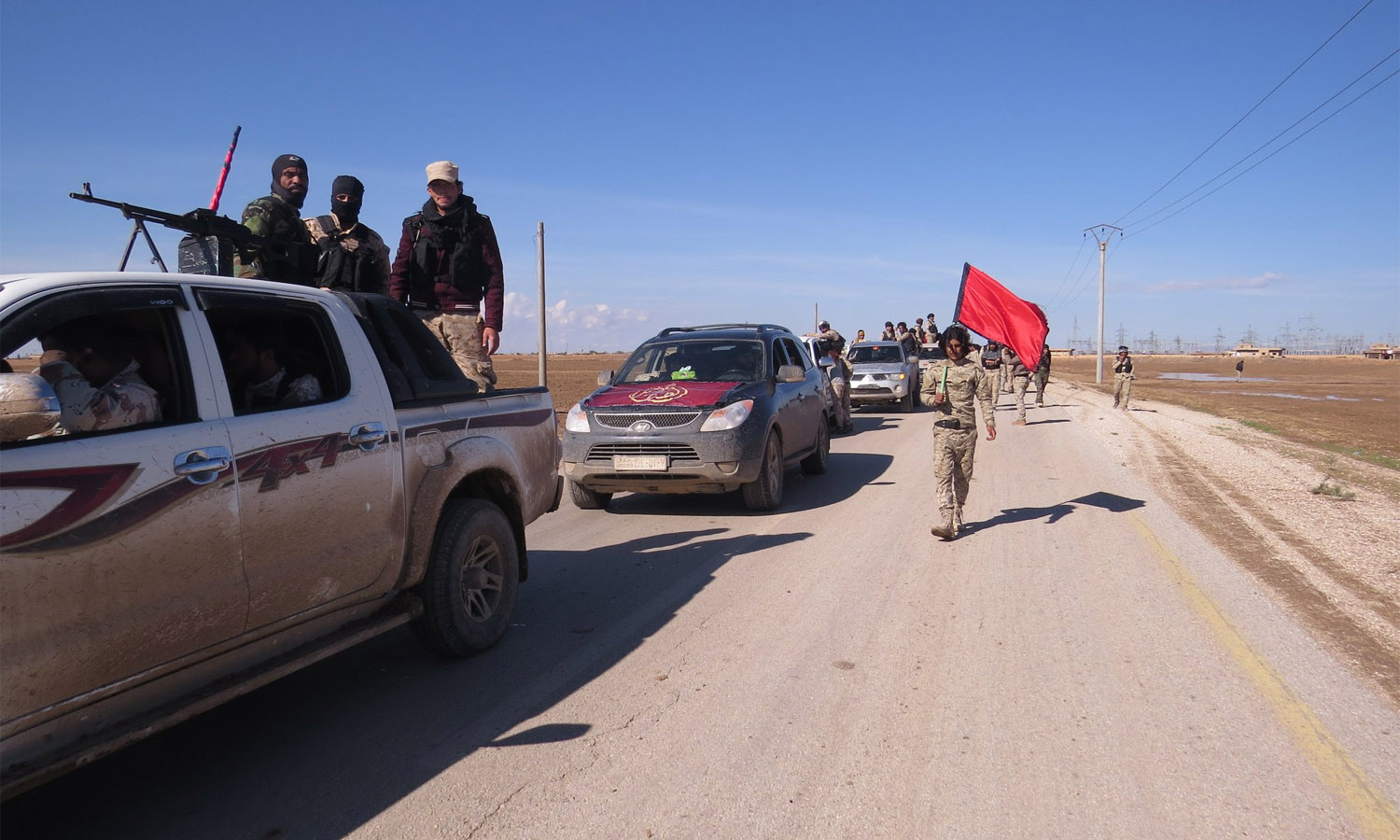 مقاتلون من قوات الصناديد خلال العمليات العسكرية التي شهدتها بلدة الهول ضد تنظيم "الدولة" شمال شرقي سوريا- 20 من تشرين الأول 2018 (المكتب الاعلامي لقوات الصناديد/ فيس بوك)
