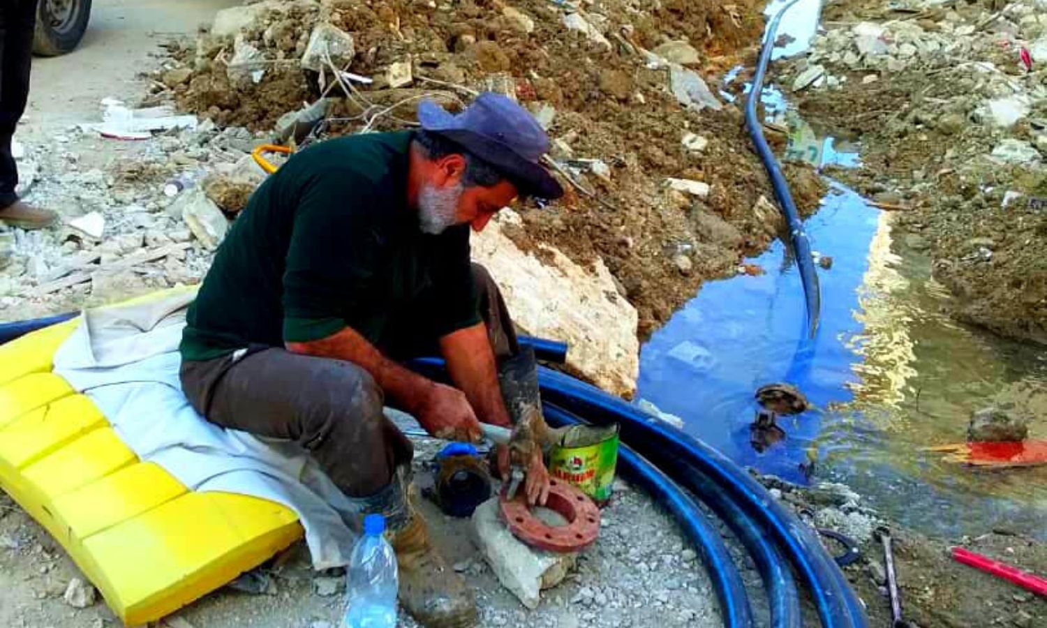 أعمال صيانة لخطوط المياه في مدينة جبلة في اللاذقية- 13 من شباط 2023 (المؤسسة العامة للمياه في اللاذقية)