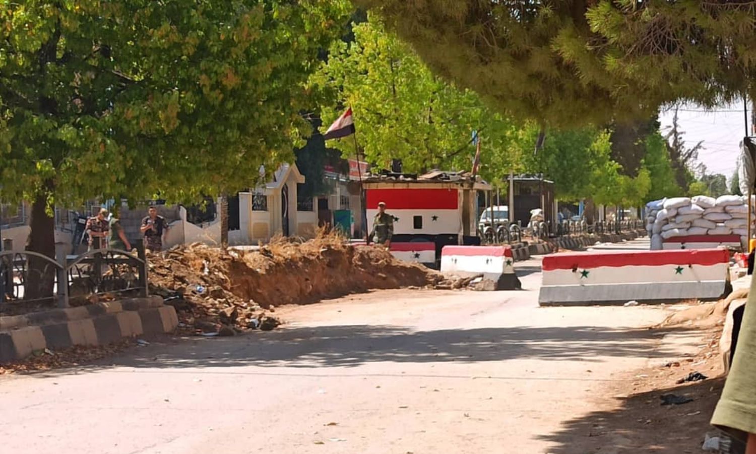 حاجز عسكري لقوات النظام السوري في المربع الأمني وسط مدينة الحسكة (هاوار)