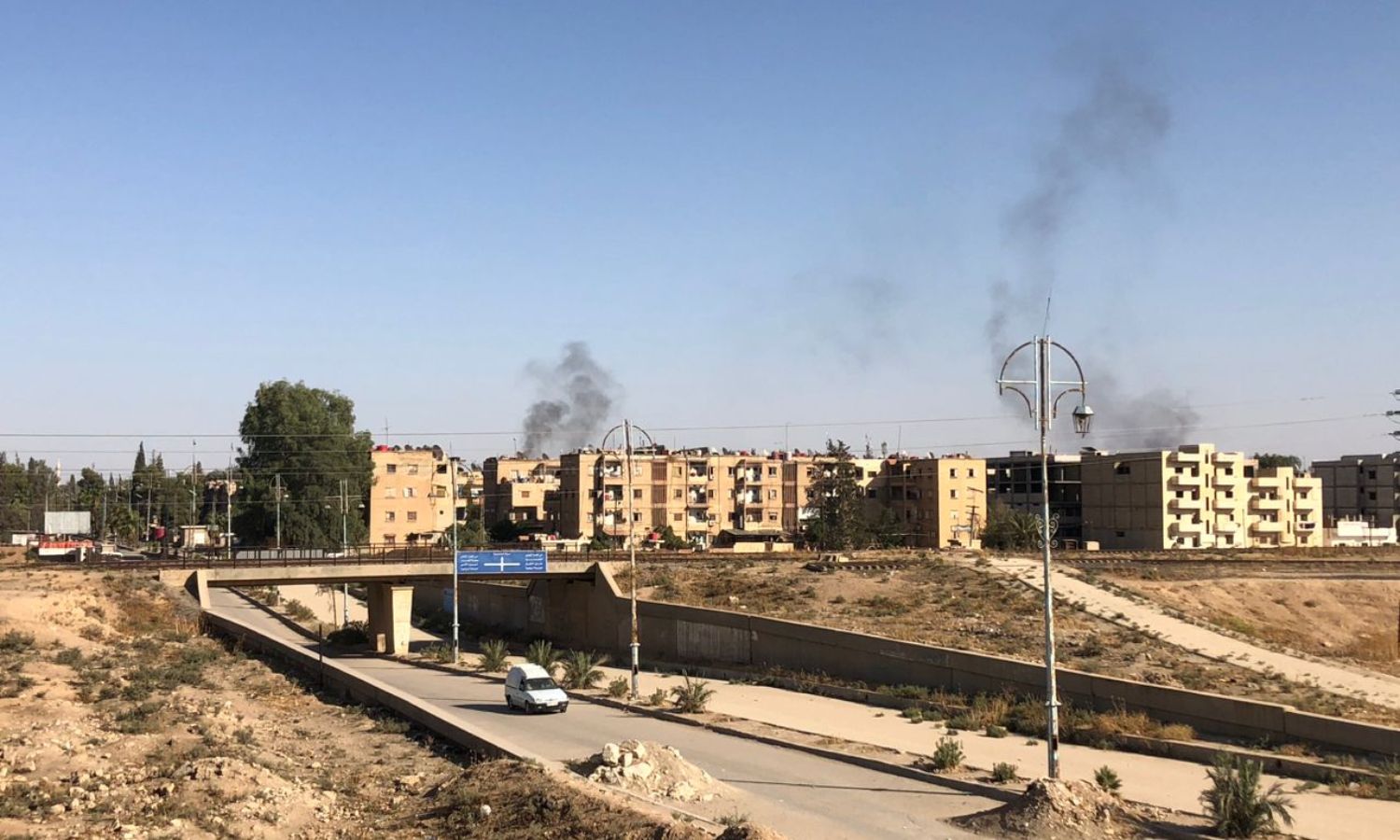 تصاعد الدخان إثر المواجهات المسلحة التي يشهدها المربع الأمني وسط مدينة الحسكة- 22 من أيلول 2023 (هاوار)