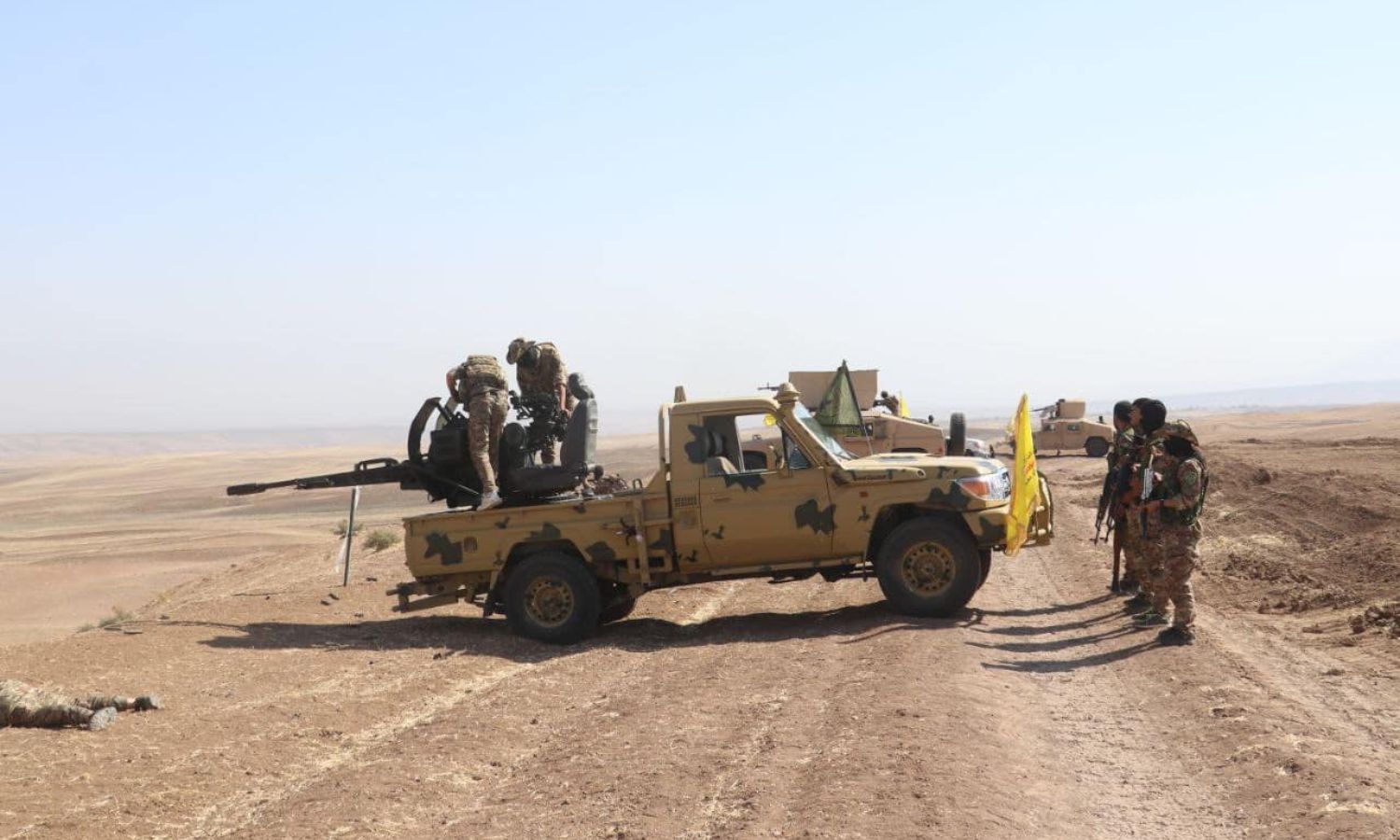 مقاتلون من قوات سوريا الديمقراطية خلال تدريبات عسكرية أشرفت عليها قوات التحالف الدولي شرقي الحسكة- 7 من أيلول 2022 (قسد/ فيس بوك)