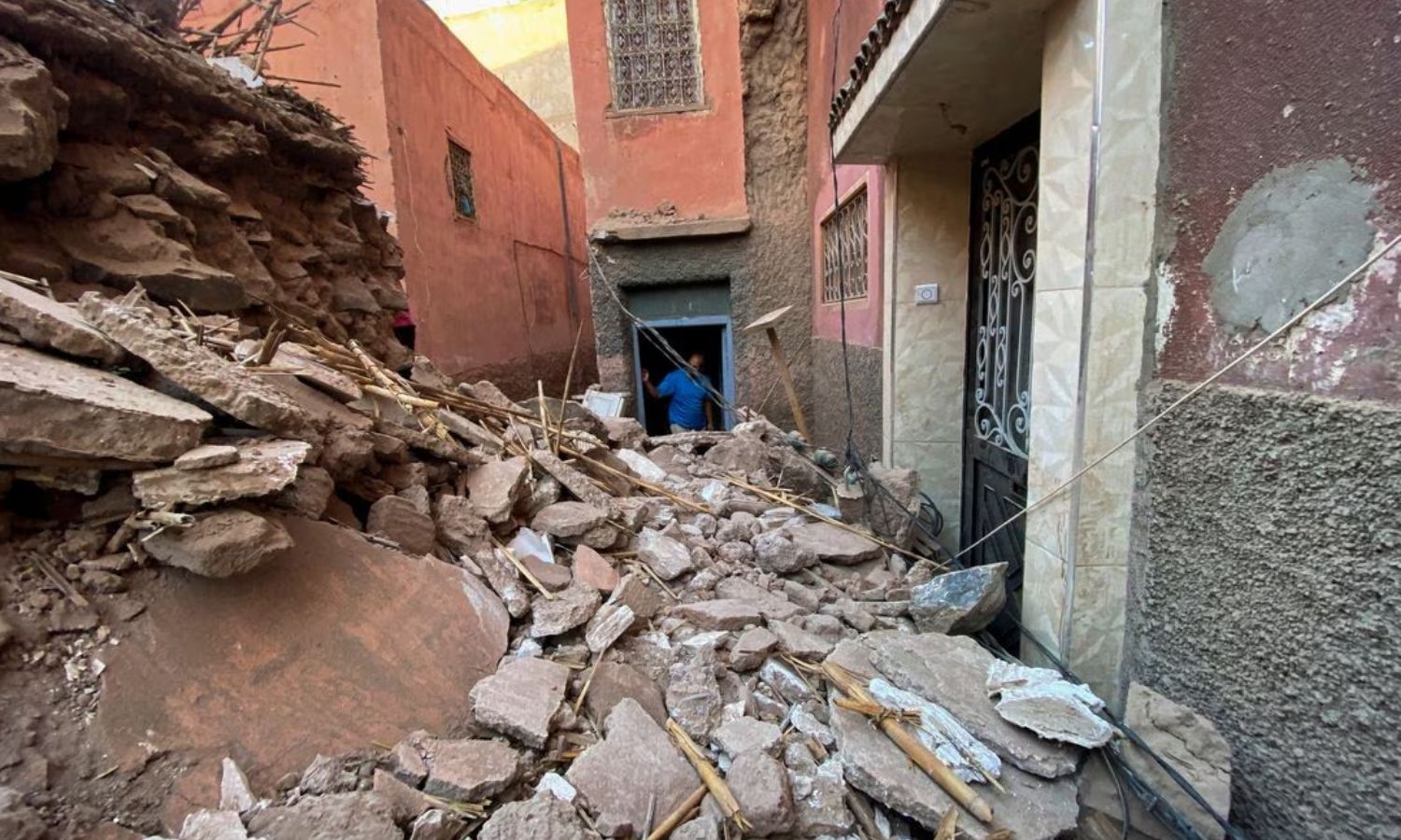 الآثار التي تركها الزلزال في مدينة مراكش التاريخية- 9 من أيلول 2023 (رويترز)