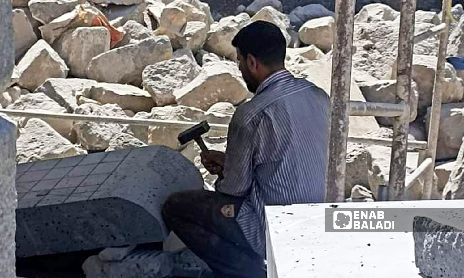 اللجنة المرممة  استعانت بمكتب استشاري بترميم الآثار، واهتمت بنوع الأحجار المستخدمة وآلية قصها- 15 من آب 2023 (عنب بلدي- سارة الأحمد)