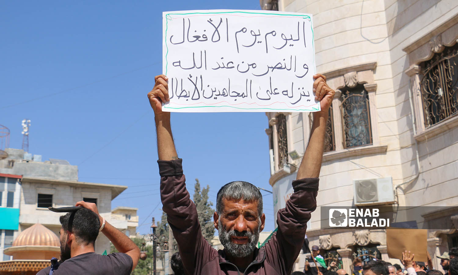 تضامنًا مع أهالي السويداء ودير الزور، خروج مظاهرة في مدينة اعزاز بريف حلب طالبت بإسقاط النظام وأكدت على مبادئ الثورة السورية - 1 من أيلول 2023 (عنب بلدي/ ديان جنباز)
