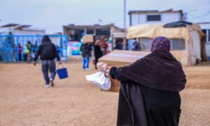 لاجئون سوريون في مخيم 
