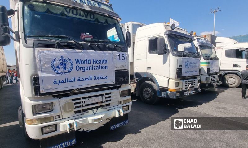 شاحنات مساعدات مرسلة من منظمة الصحة العالمية إلى شمال غربي سوريا في معبر "باب الهوى"- 19 أيلول 2023 (عنب بلدي/ أنس الخولي)