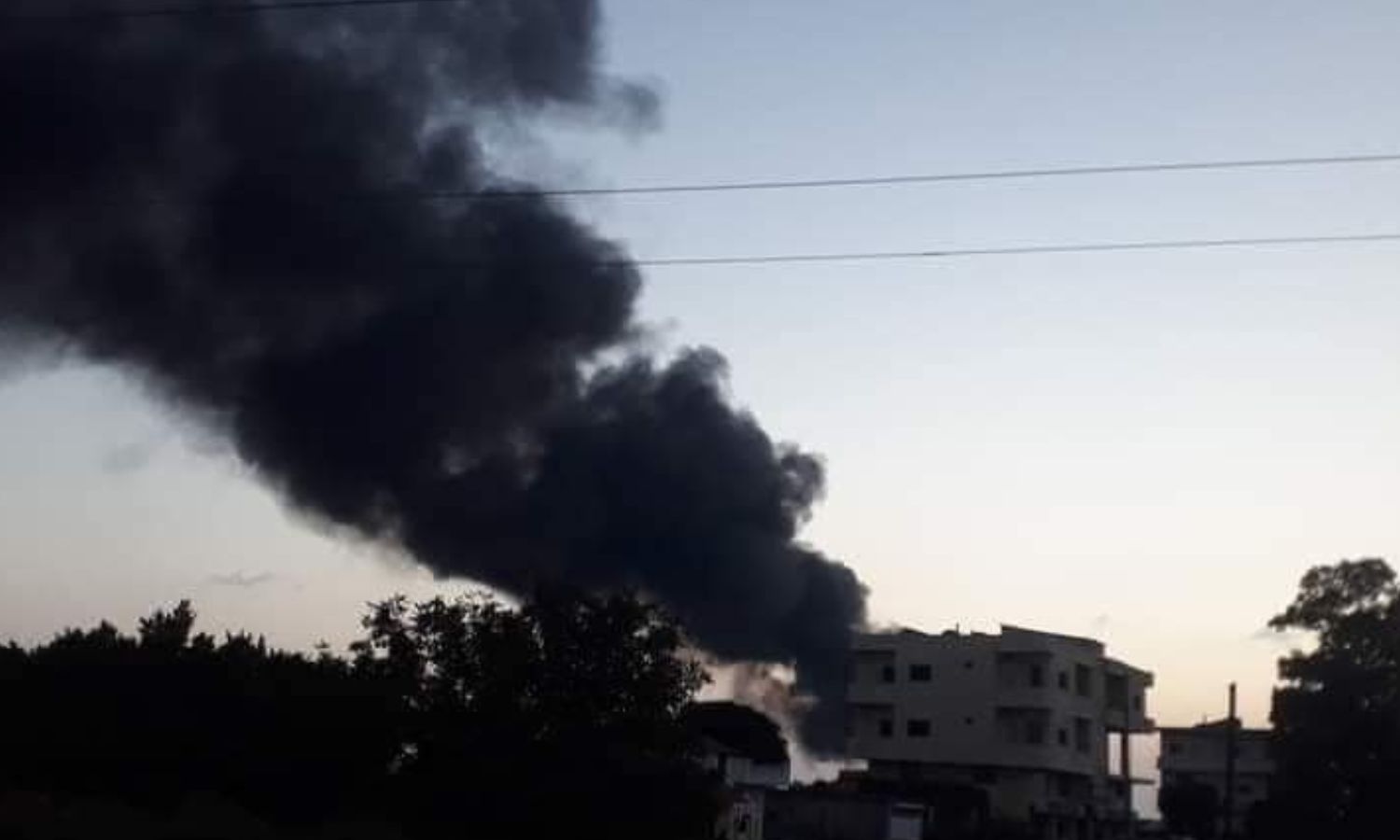 دخان أسود نتيجة استهداف طيران إسرائيلي لريف طرطوس 13 من أيلول 2023 (يوشع يوسف/ إكس)