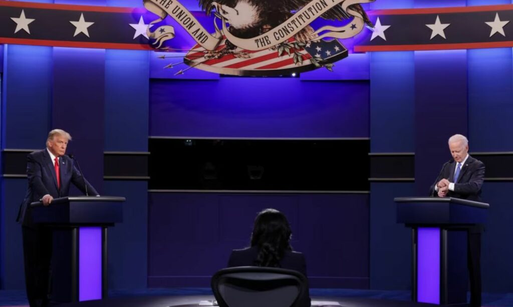 منافسة شرسة تنتظر الرئيس الأمريكي الحالي جو بايدن (يمين) ومنافسه دونالد ترامب (يسار) في الانتخابات المقبلة عام 2024 (رويترز)