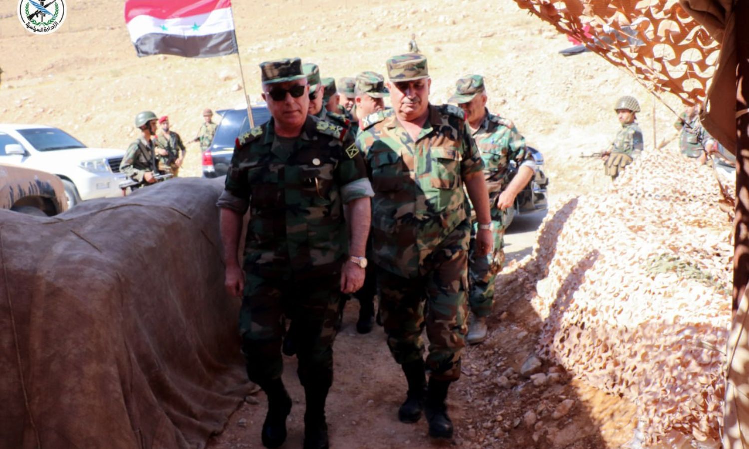 رئيس هيئة الأركان العامة، عبد الكريم محمود إبراهيم، مع عدد من ضباط جيش النظام السوري في البادية- 20 من تموز 2023 (وزارة الدفاع) 