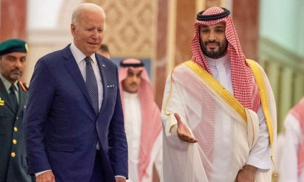تتعرض صفقة التطبيع المحتملة بين إسرائيل والسعودية لعدد من العقبات- بايدن في زيارة السعودية 2022 (رويترز)