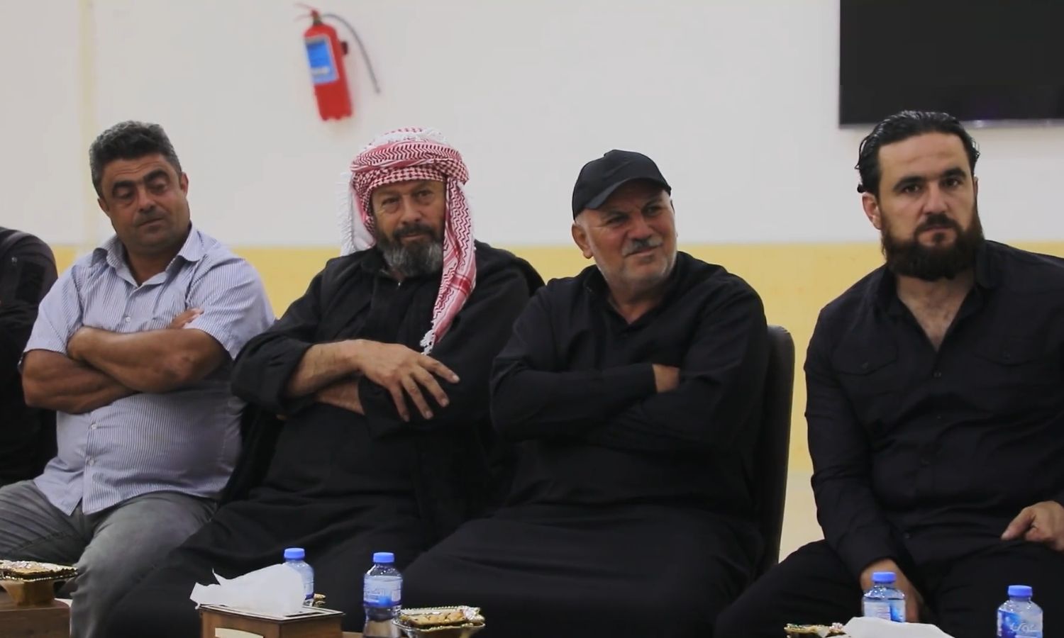 وجهاء من الطائفة الدرزية في جبل السماق بإدلب خلال لقائهم بقائد "هيئة تحرير الشام" العاملة في إدلب، "أبو محمد الجولاني" - 7 من أيلول 2023 (أمجاد)