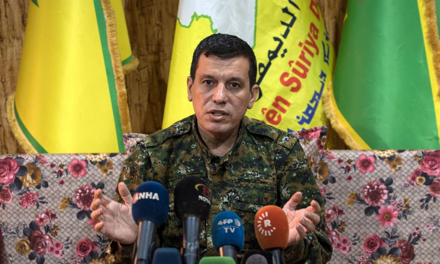 قائد "قوات سوريا الديمقراطية" (قسد) مظلوم عبدي-(AFP / Getty Images)