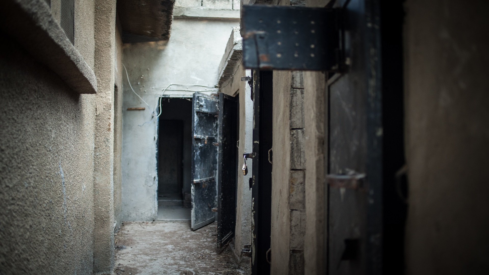 من داخل الفرع "215" في كفرسوسة بدمشق- (المرصد السوري لحقوق الإنسان)