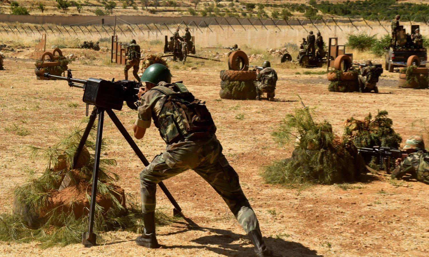 مقاتلون في صفوف النظام السوري خلال تخريج دورة "طلاب ضباط"- 15 تموز 2023 (وزارة الدفاع)