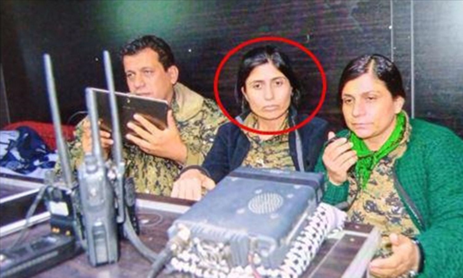 أومان درويش قيادية في "وحدات حماية الشعب" (YPG)، و"وحدات حماية المرأة" (YPJ) (الأناضول)