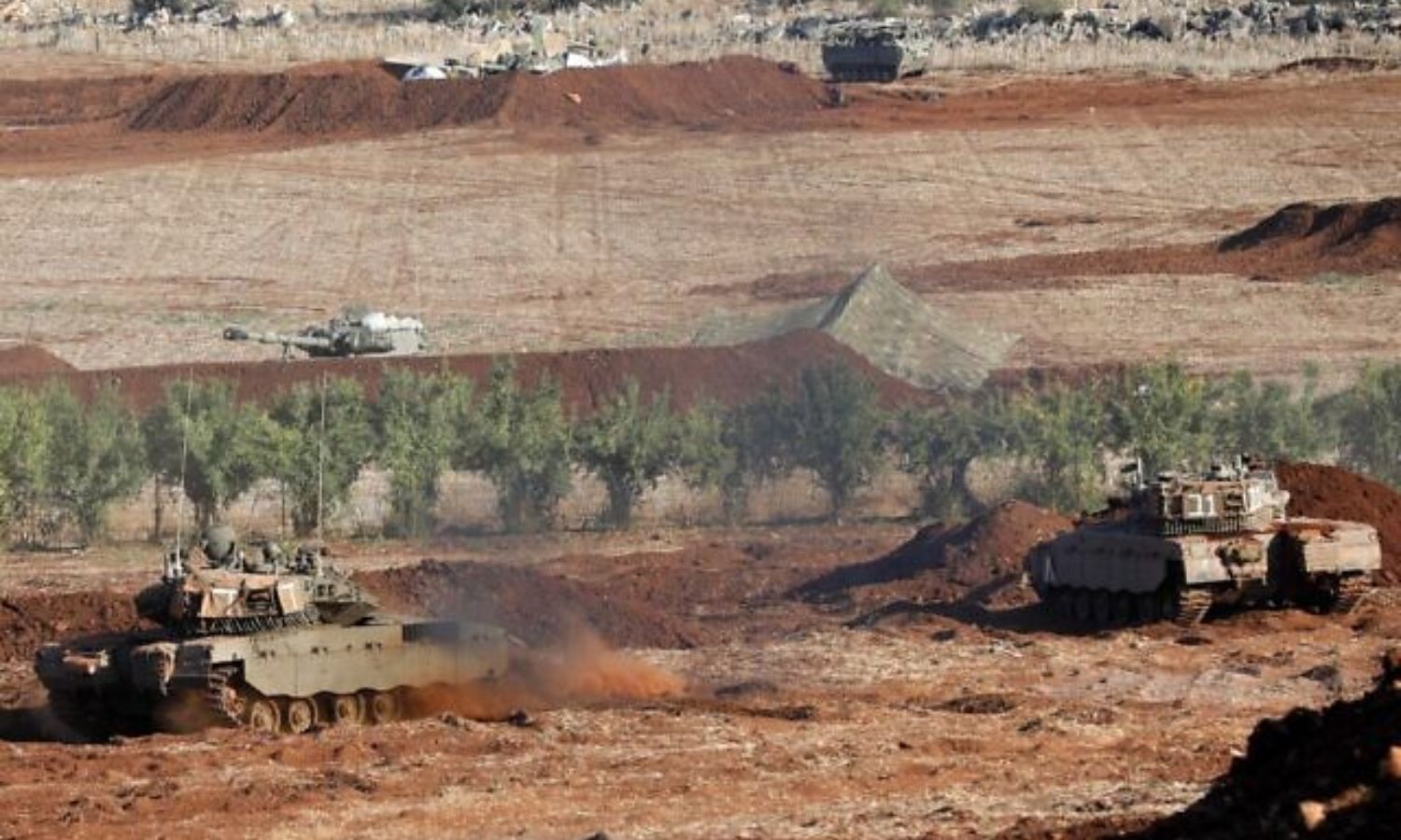 بابات إسرائيلية تشارك في مناورة عسكرية بالقرب من الحدود مع لبنان في منطقة الجليل الأعلى- 26 من تشرين الأول 2023 (Jalaa Marey/AFP)