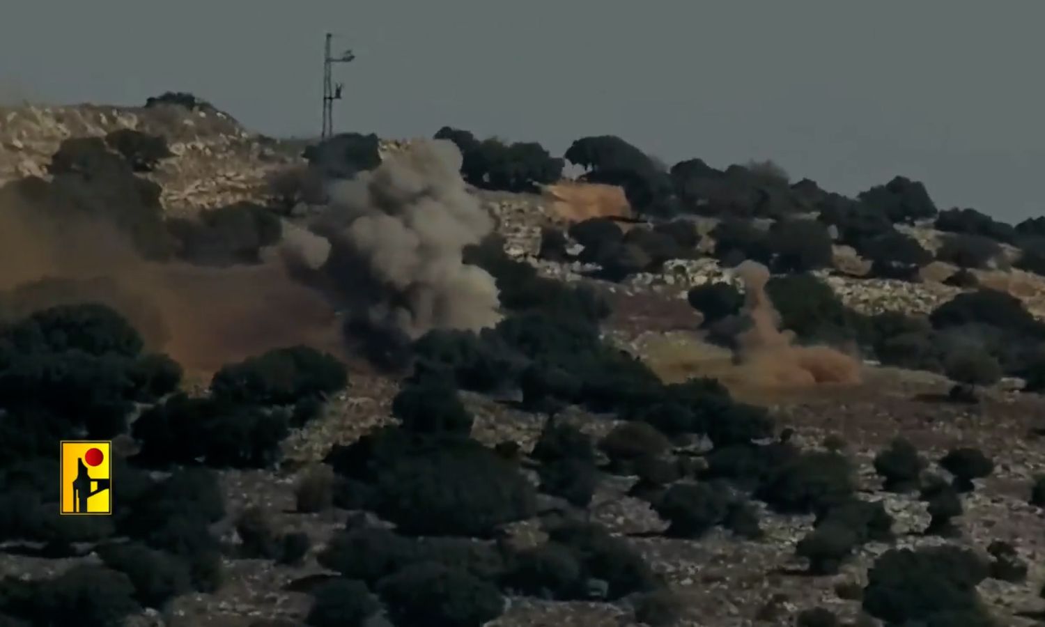 مشهد من استهداف "حزب الله" لدبابة إسرائيلية على الحدود مع فلسطين المحتلة- 25 من تشرين الأول 2023 (المنار)