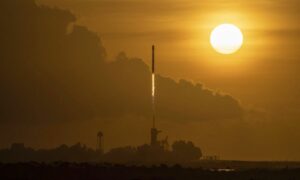 شركة سبيس إكس تطلق صاروخ فالون 9 من مركز كينيدي للفضاء- 6 من تشرين الأول 2023 (space flight now)