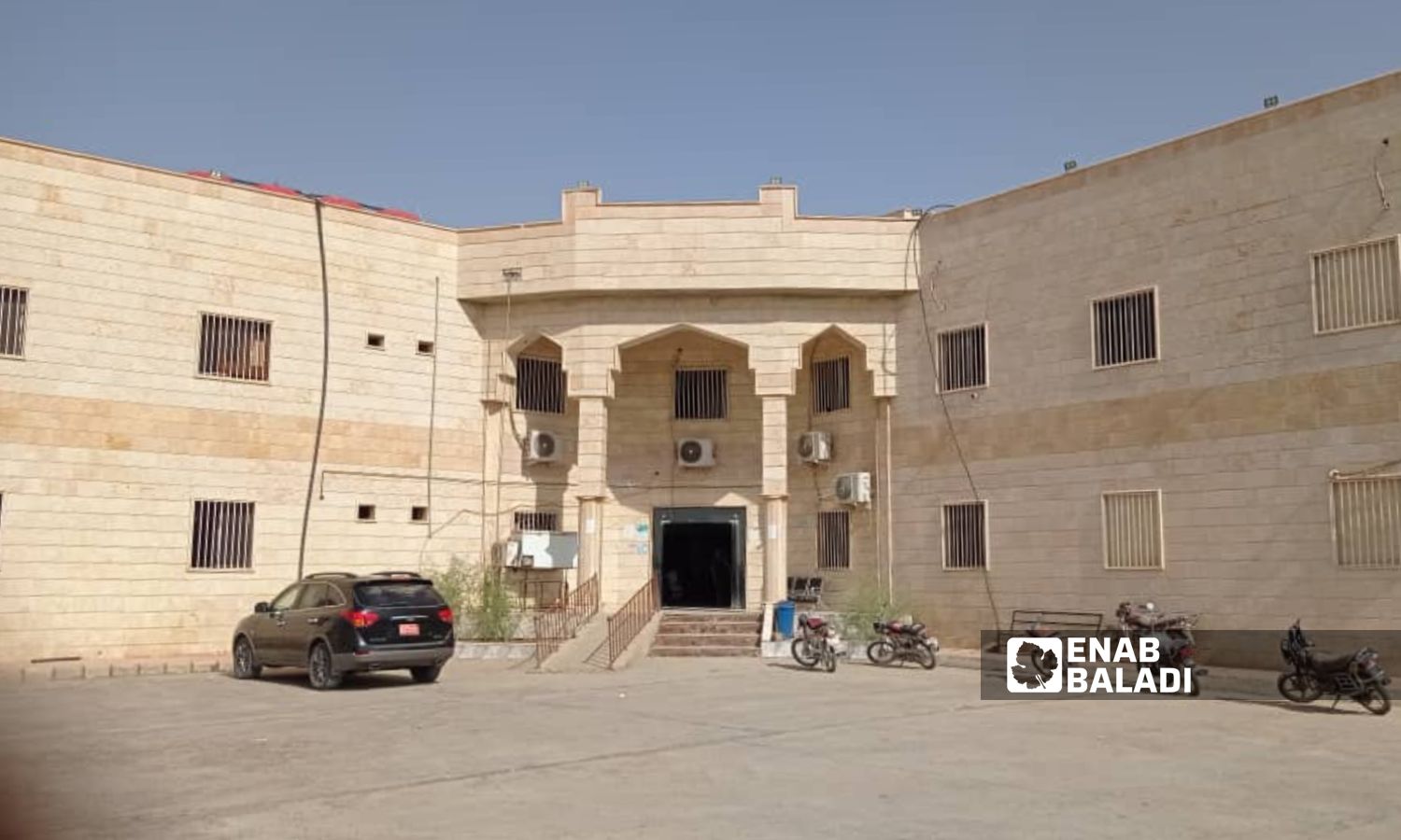 مستشفى "الفرات" في بلدة أبو حمام ريف دير الزور الشرقي - 12 من تشرين الأول 2023 (عنب بلدي _عبادة الشيخ)