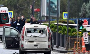 السيارة التي استخدمها منفذا الهجوم على مديرية الأمن بمدينة أنقرة التركية- 1 تشرين الأول 2023 (الأناضول)