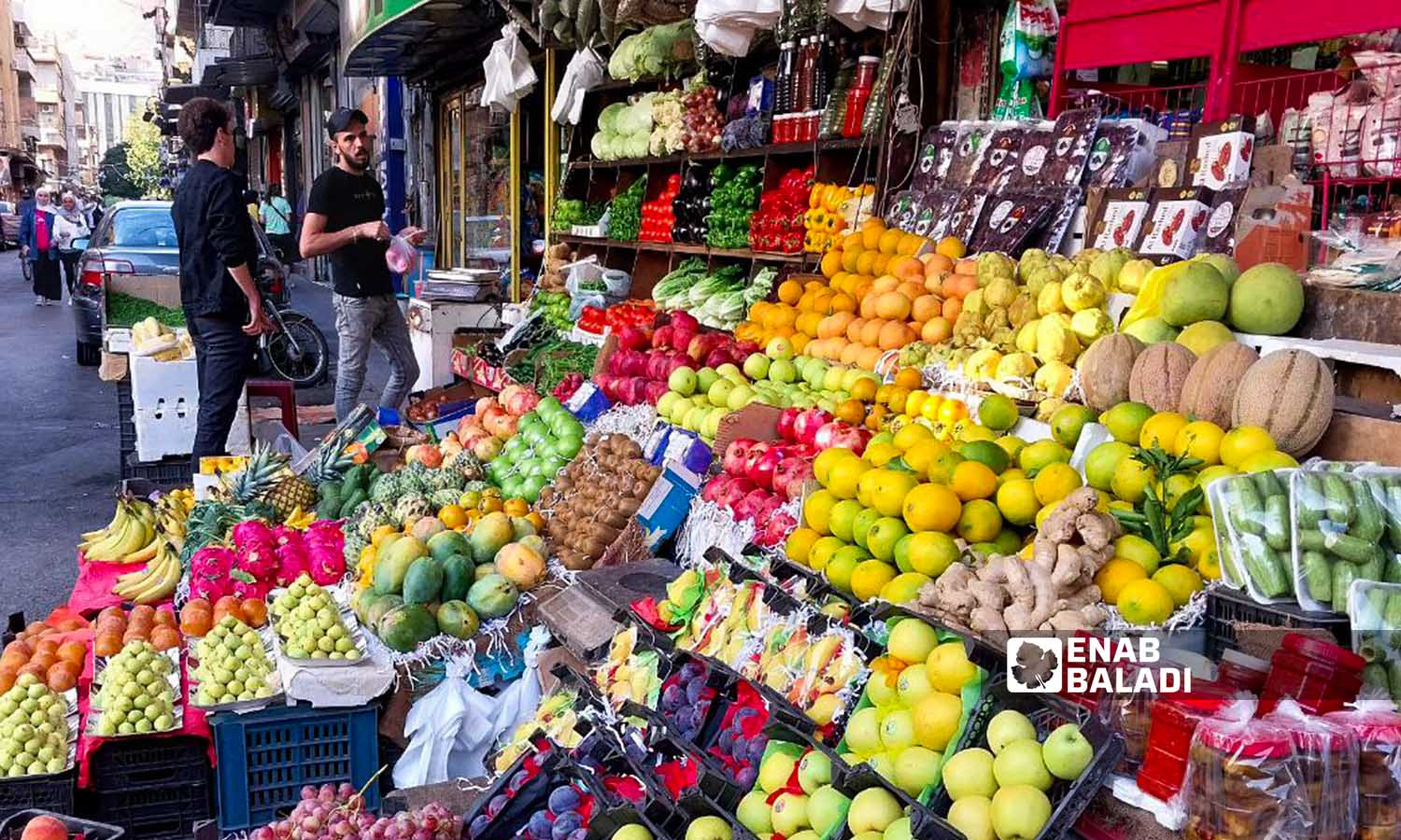 محل لبيع الخضار والفواكه في سوق الشعلان بدمشق- 26 من تشرين الأول 2023 (عنب بلدي / سارة الأحمد)