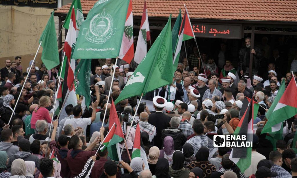 تضامنًا مع غزة وبحضور مفتي "البقاع" مظاهرة أمام دار الفتوى في برلياس بالبقاع في لبنان - 18 من تشرين الأول 2023 (عنب بلدي)