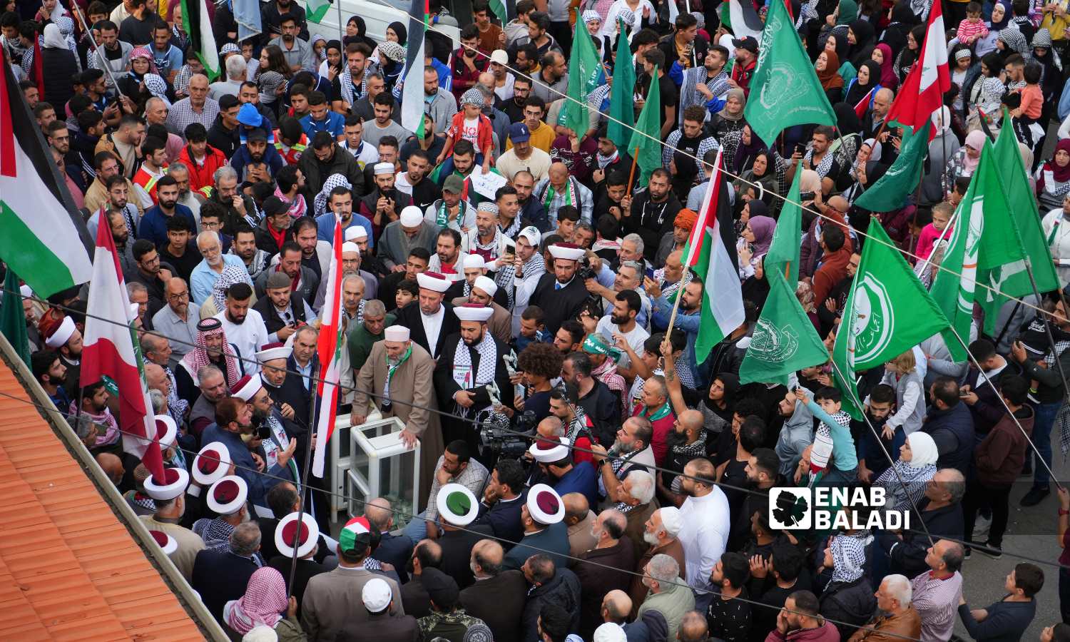 تضامنًا مع غزة وبحضور مفتي "البقاع" مظاهرة أمام دار الفتوى في برلياس بالبقاع في لبنان - 18 من تشرين الأول 2023 (عنب بلدي)