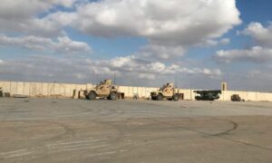مركبات عسكرية لجنود أمريكيين في قاعدة الأسد الجوية في محافظة الأنبار العراقية- 13 من تشرين الأول 2020 (رويترز)