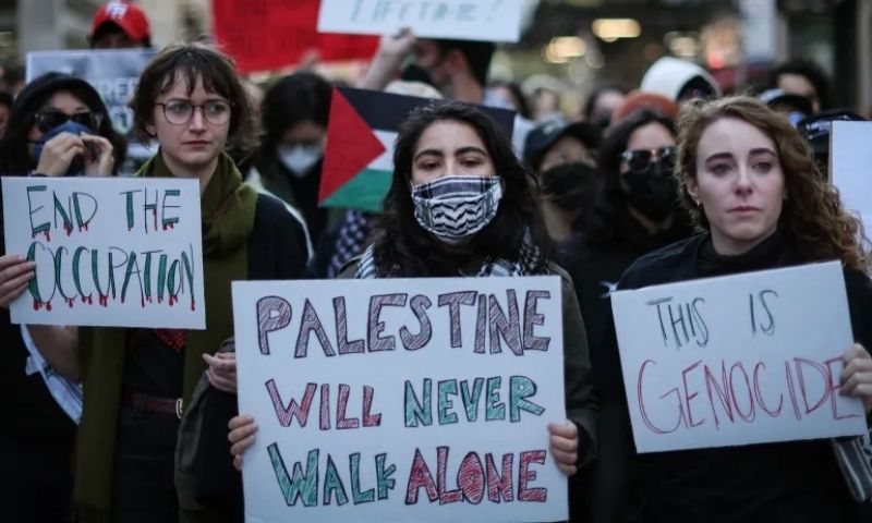 مظاهرة مؤيدة للفلسطينيين ولدعم المدنيين المحاصرين في قطاع غزة والمطالبة بإنهاء الاحتلال الإسرائيلي في أمريكا- 14 تشرين الأول (رويترز)