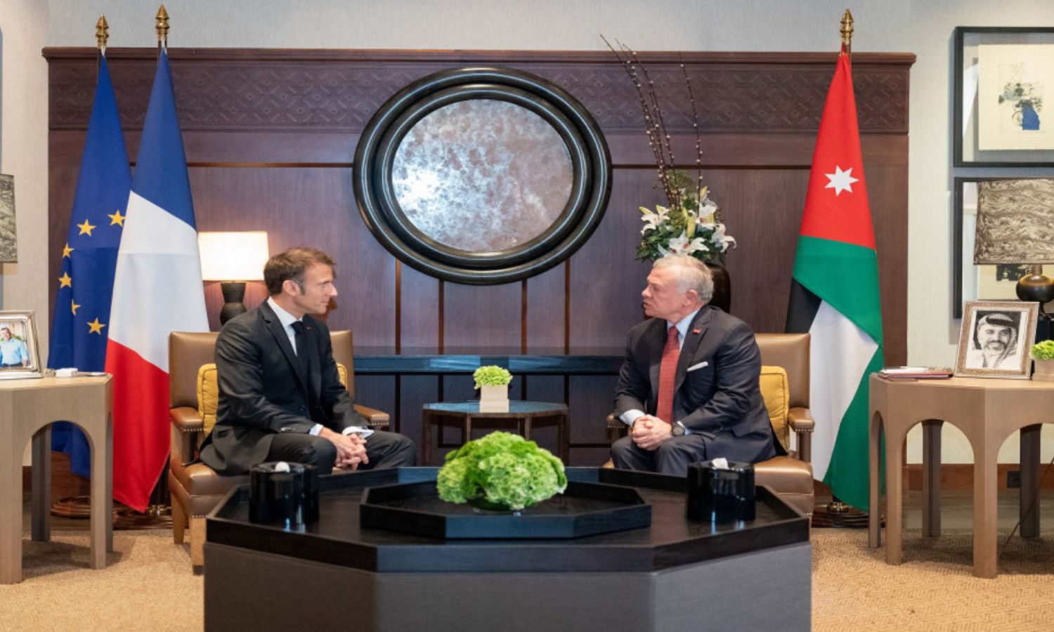 الملك الأردني يستقبل الرئيس الفرنسي في عمان لبحث الأوضاع في غزة- 25 من تشرين الأول 2023 (المملكة)