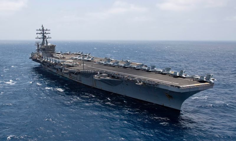 حاملة الطائرات الأمريكية "The aircraft carrier USS Dwight D. Eisenhower" في الخليج العربي- 2020 (سينتكوم)