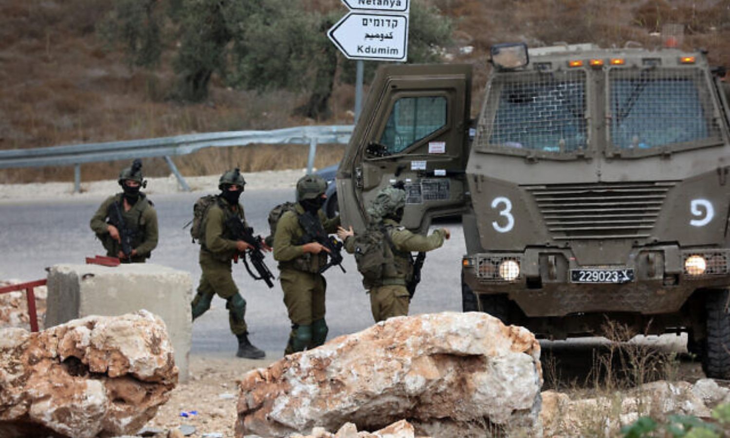 جنود من الاحتلال الإسرائيلي قرب طولكرم في فلسطين المحتلة 5 من تشرين الأول 2023 (AFP)