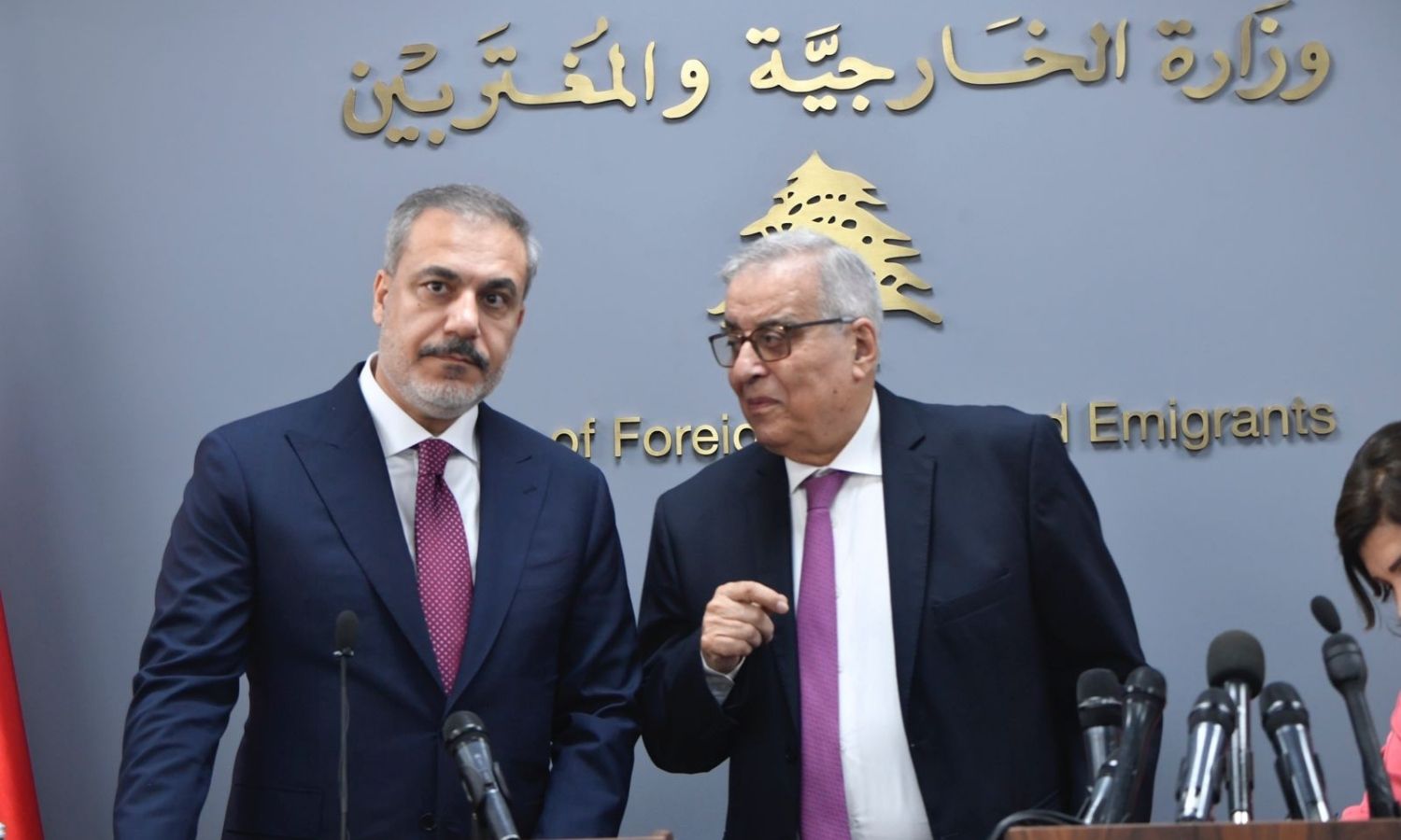 وزير الخارجية التركي هاكان فيدان (يسار) ونظيره اللبناني عبدالله بوحبيب (يمين) في بيروت 17 من تشرين الأول 2023 (النهار)