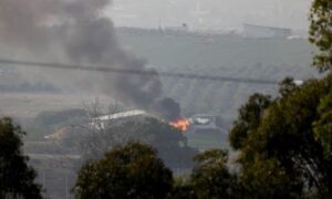 النيران والدخان الأسود يتصاعدان من غزة نتيجة القصف الإسرائيلي 28 من تشرين الأول 2023 (رويترز)